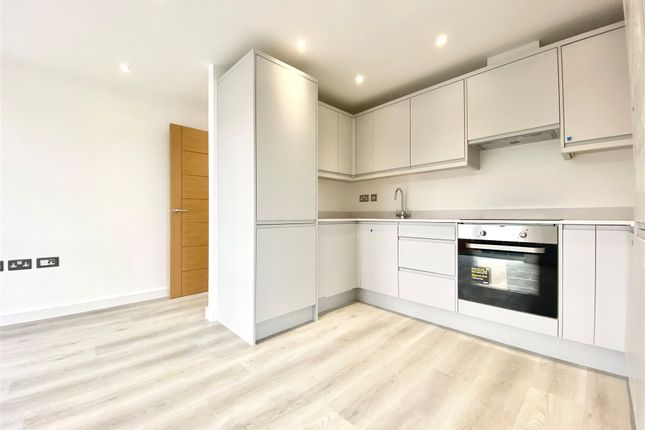 Flat to rent in Parkview House, 14 Oaklands Park, Wokingham, Berkshire