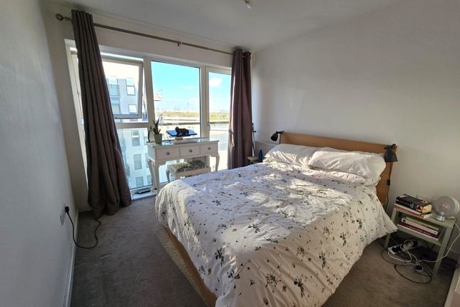 70 Clarinda House Clovelly Place, Greenhithe photo 4