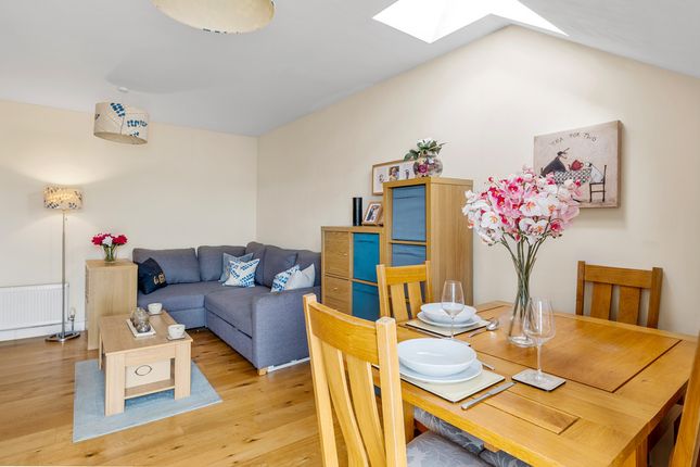 Flat Flat 12, Pinewood House, Chaldon Road, Caterham photo 2