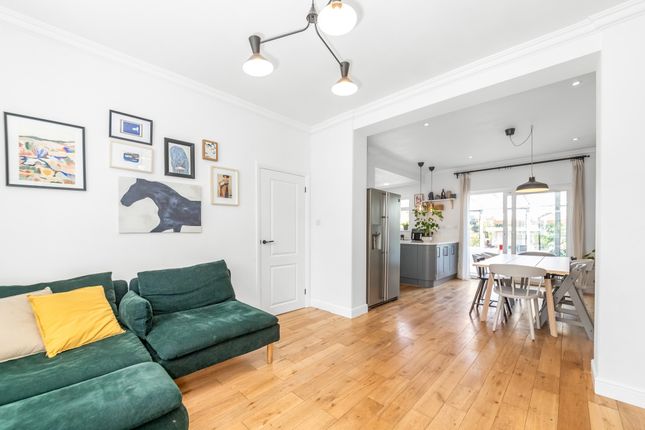13, Montcalm Road, Charlton photo 3