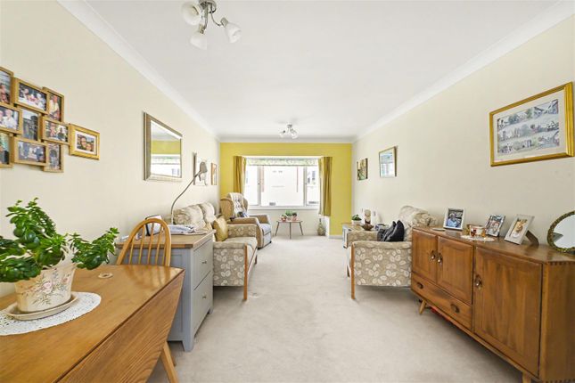 13 Davis Court, Marlborough Road, St. Albans photo 3