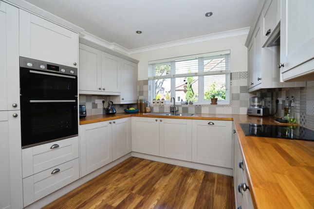 12, Henderson Walk, West Sussex photo 2