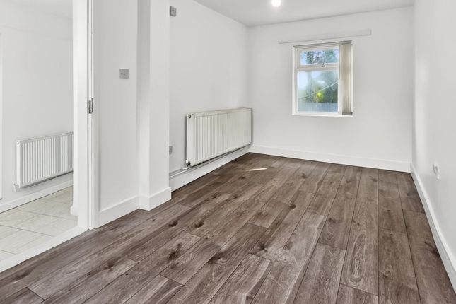 27, Maes Y Rhedyn, Pontyclun photo 4