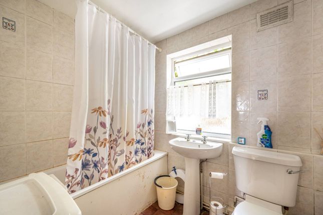 Adine Road E13, Plaistow photo 4