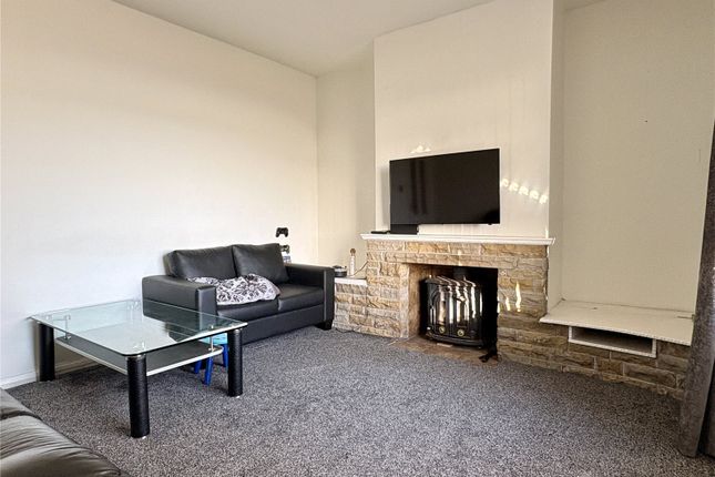 5, Oakworth Croft, Oldham photo 4
