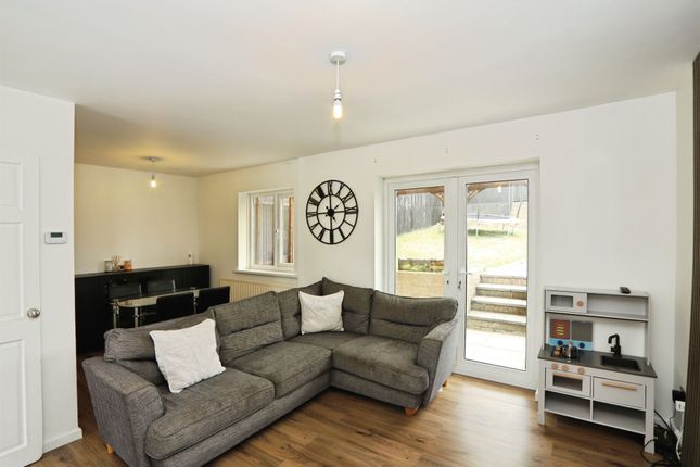 17, Aspen Way, Pontypridd photo 3