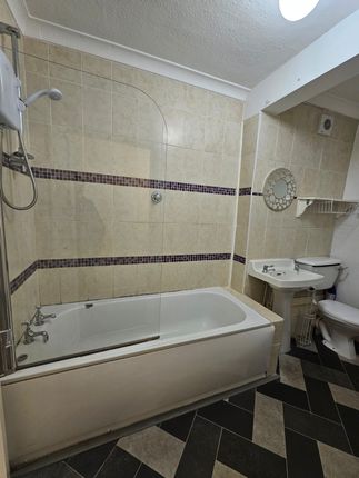 fff 15a, Ronald Avenue, Llandudno Junction photo 4