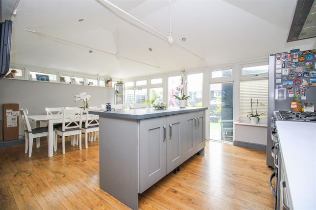 27, Stackfield, Harlow photo 4
