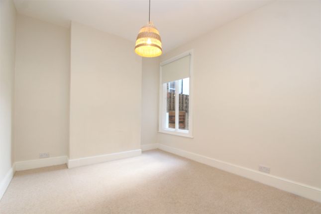 Flat to rent in Princes Avenue, Alexandra Palace, London