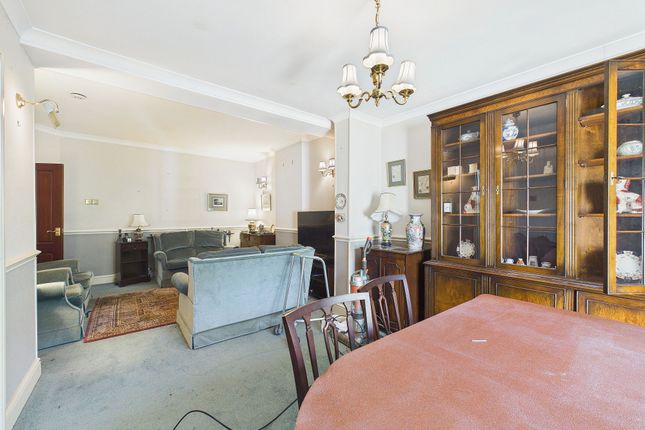 46 Woodville Gardens, Ruislip photo 3