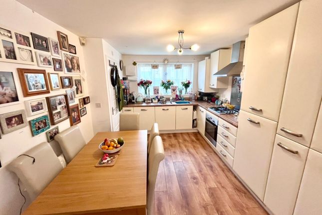 7 Union Castle Row, Brooklands, Milton Keynes photo 3