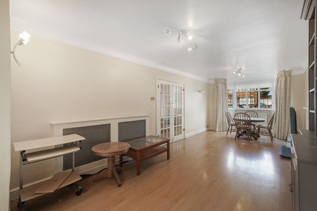92, Cannonbury Avenue, Pinner photo 3