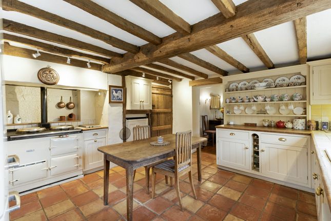 Horseshoe Farmhouse, Luxfords Lane, East Grinstead photo 5