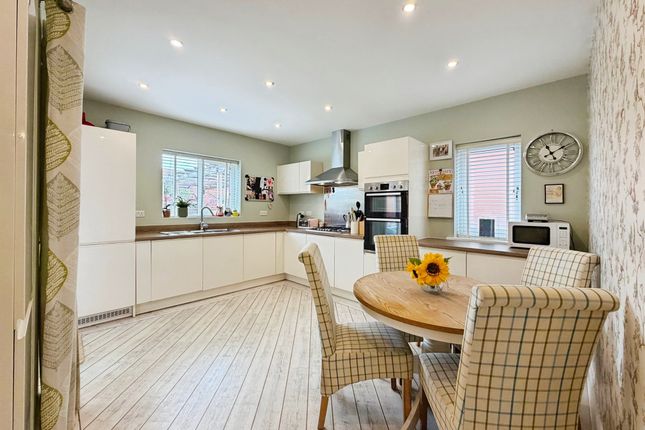 42, Horseshoe Crescent, Warwick photo 3