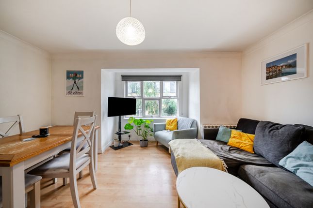 Flat 10 Times Court, 24, Ravensbury Road, London photo 4