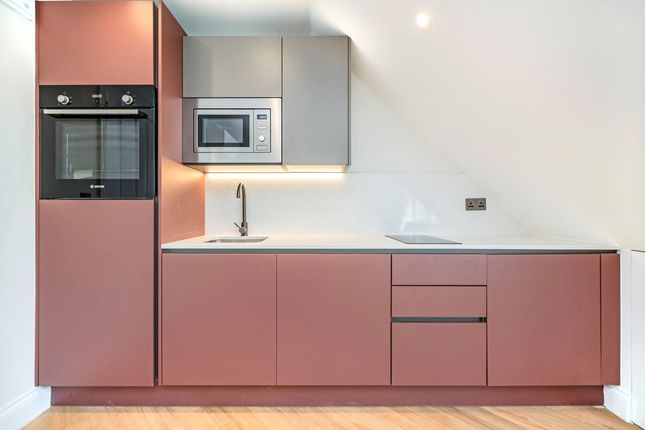 Flat 8, 47, Avonmore Road, London photo 4