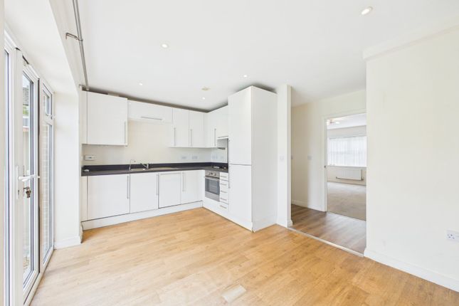 4, Honington Mews, Farnborough photo 3