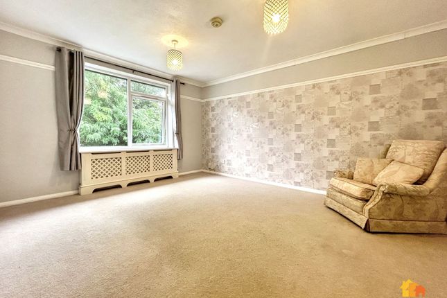 34, The Bourne, Hemel Hempstead photo 3