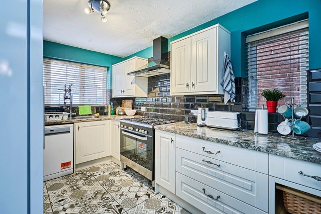 79, Thorncroft Way, West Midlands photo 3