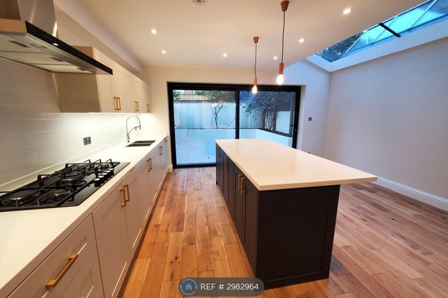 Leathwaite Road, London photo 2