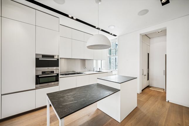 Oakwood Court, London photo 2