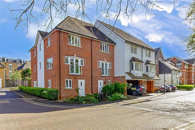 Town house for sale in Stonebridge Road, Canterbury, Kent