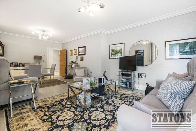 Flat 1, Manor Wood Lodge, 1, Coombehurst Close, Hadley Wood photo 4