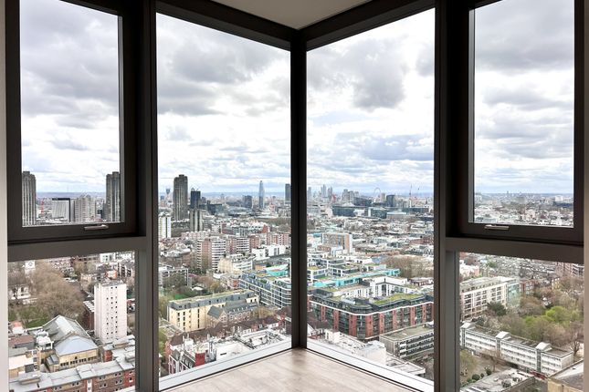 Flat to rent in Valencia Tower, Bollinder Place, London