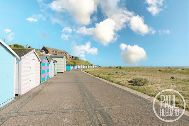 23, Beach Hut, Lowestoft photo 4