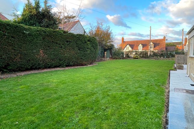 Detached house to rent in Rectory Close, Harvington, Evesham