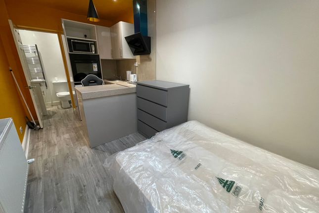 Studio detached on 6, Toley Avenue, Preston Road, Wembley, £1,100/mo