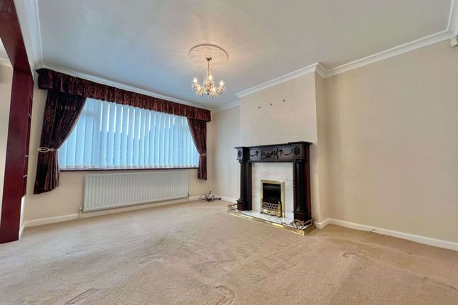 2, Warwick Place, Normoss photo 3
