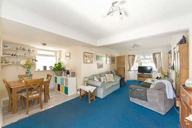 21 Oakhurst Road, Epsom photo 2