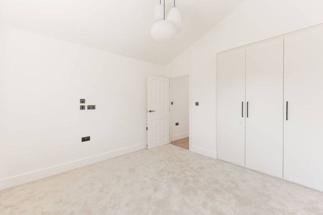 Thumbnail Flat for sale in Concanon Road, Brixton