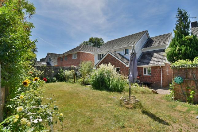 29, Wincombe Drive, Ferndown photo 2