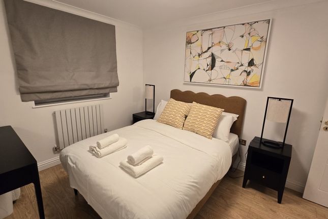 Lndn-Run995 - Flat 10 Flat 10,, Bader Court, London photo 2