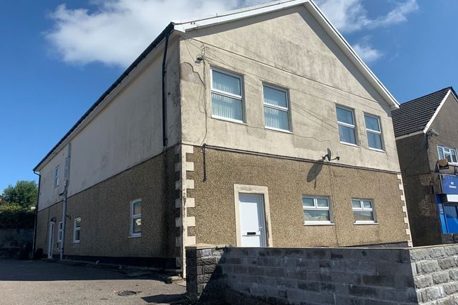 2-bed flat on Flat 4 Aneurin House, Heol Aneurin, Caerphilly, Mid Glamorgan, CF83 2PE, £42,000