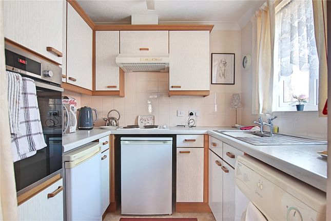 17, Silverwood Court, Rustington photo 3