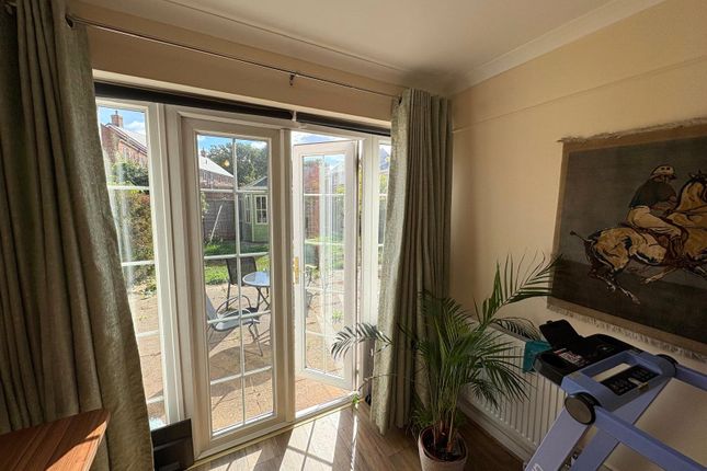 12, Loddon Way, Aldershot photo 2