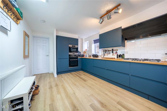 26, Hawthorn Way, Nuneaton photo 2