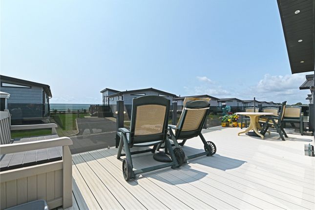7, Clifftop View, Barton On Sea photo 2
