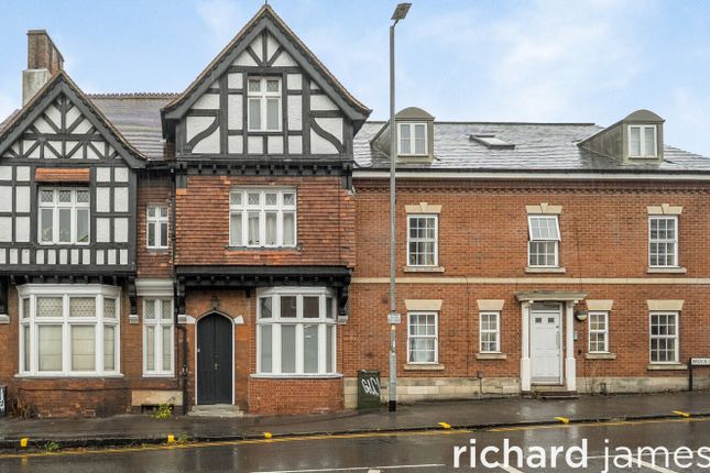 2-bed flat on Cricklade Street, Swindon, £175,000