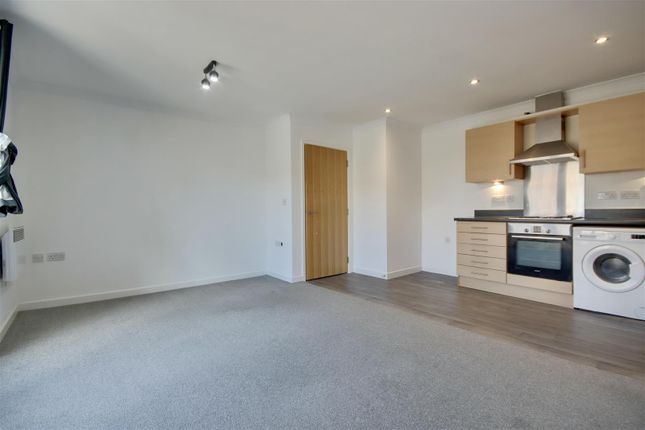 Flat 14, Pearson House, Heritage Way, Gosport photo 4