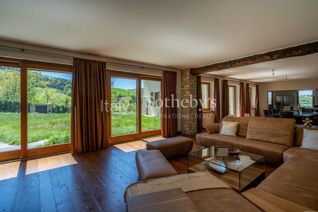 Villa for sale in Via Casotto, Serravalle Langhe, Piemonte