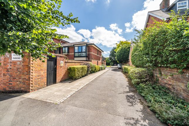 Flat for sale in Windsor House, St Andrews Road, Henley-On-Thames, Oxfordshire