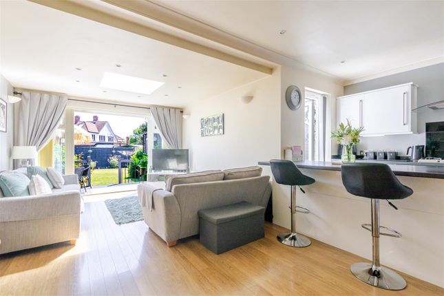 6, Woodlands Avenue, Ruislip photo 3