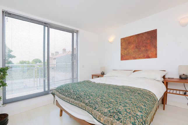 Flat 85, Red Square, London photo 4