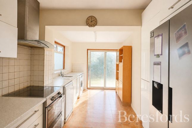 16, Rossendale, Essex photo 3
