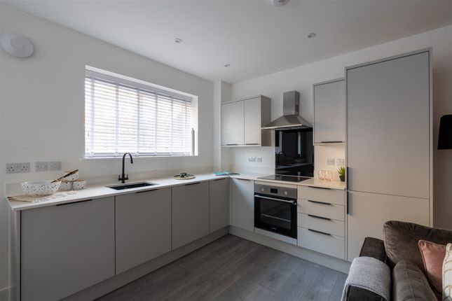 Flat 2, 190 William Hunter Way, Brentwood photo 4