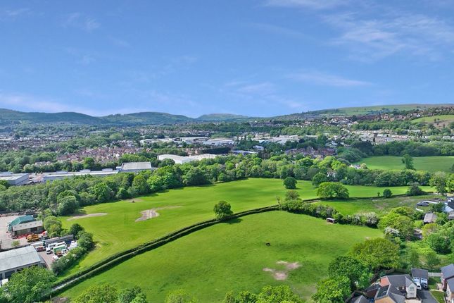 23 Kiln Field Drive, Caerphilly photo 2